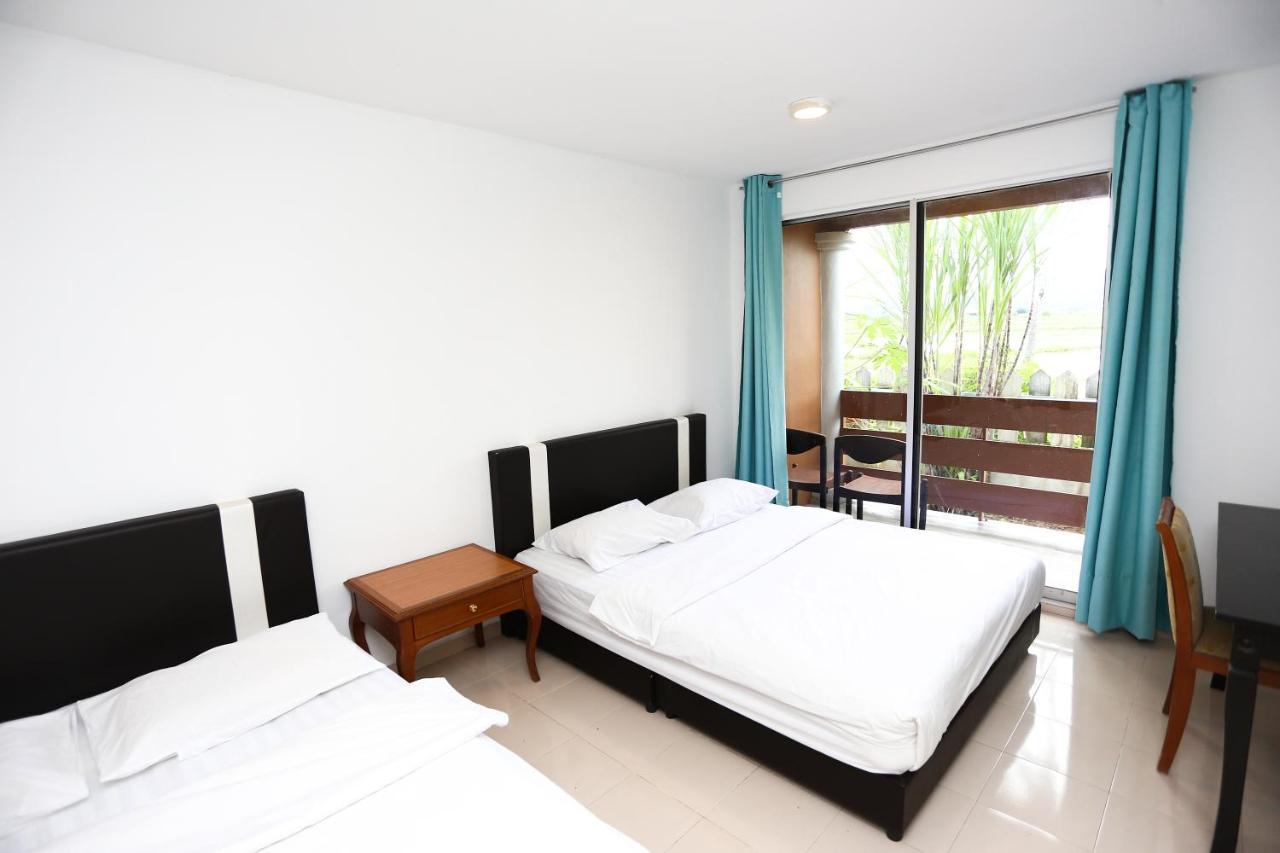 Pondok Muara Chalet Pantai Cenang  Exterior photo