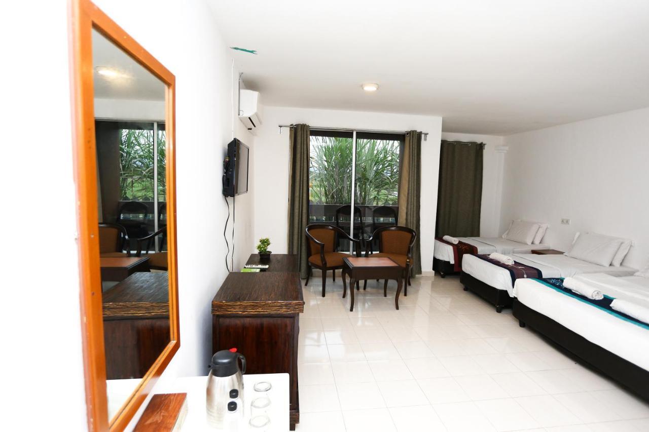 Pondok Muara Chalet Pantai Cenang  Exterior photo