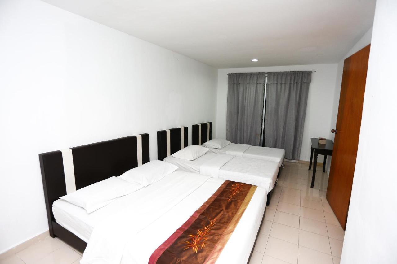 Pondok Muara Chalet Pantai Cenang  Exterior photo
