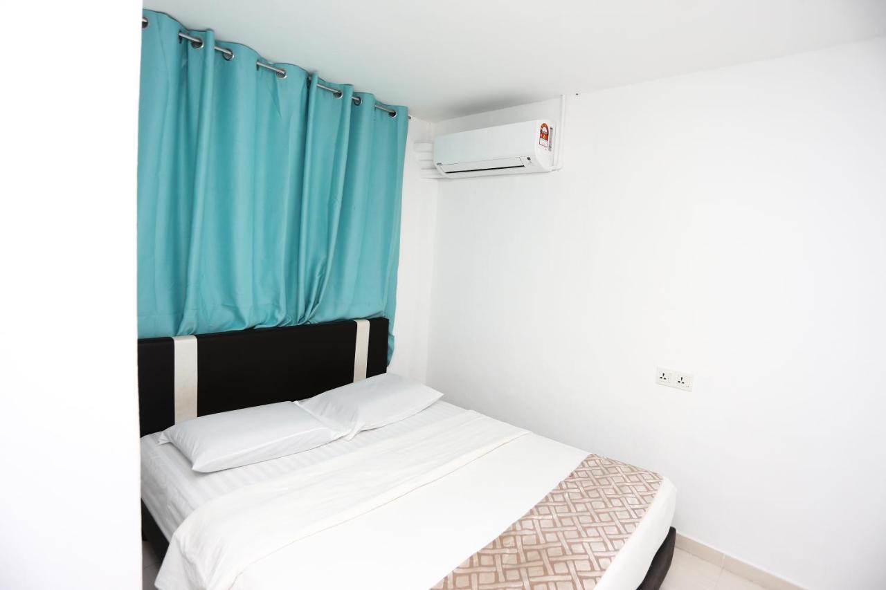 Pondok Muara Chalet Pantai Cenang  Exterior photo