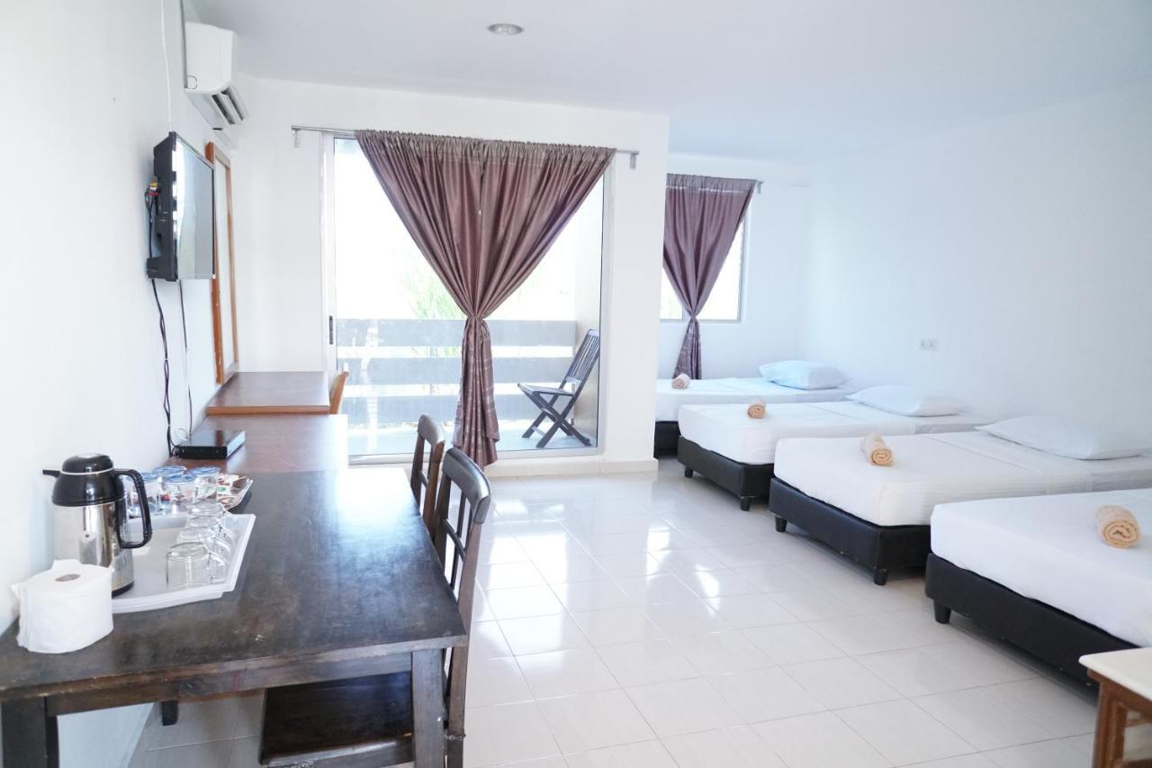 Pondok Muara Chalet Pantai Cenang  Exterior photo