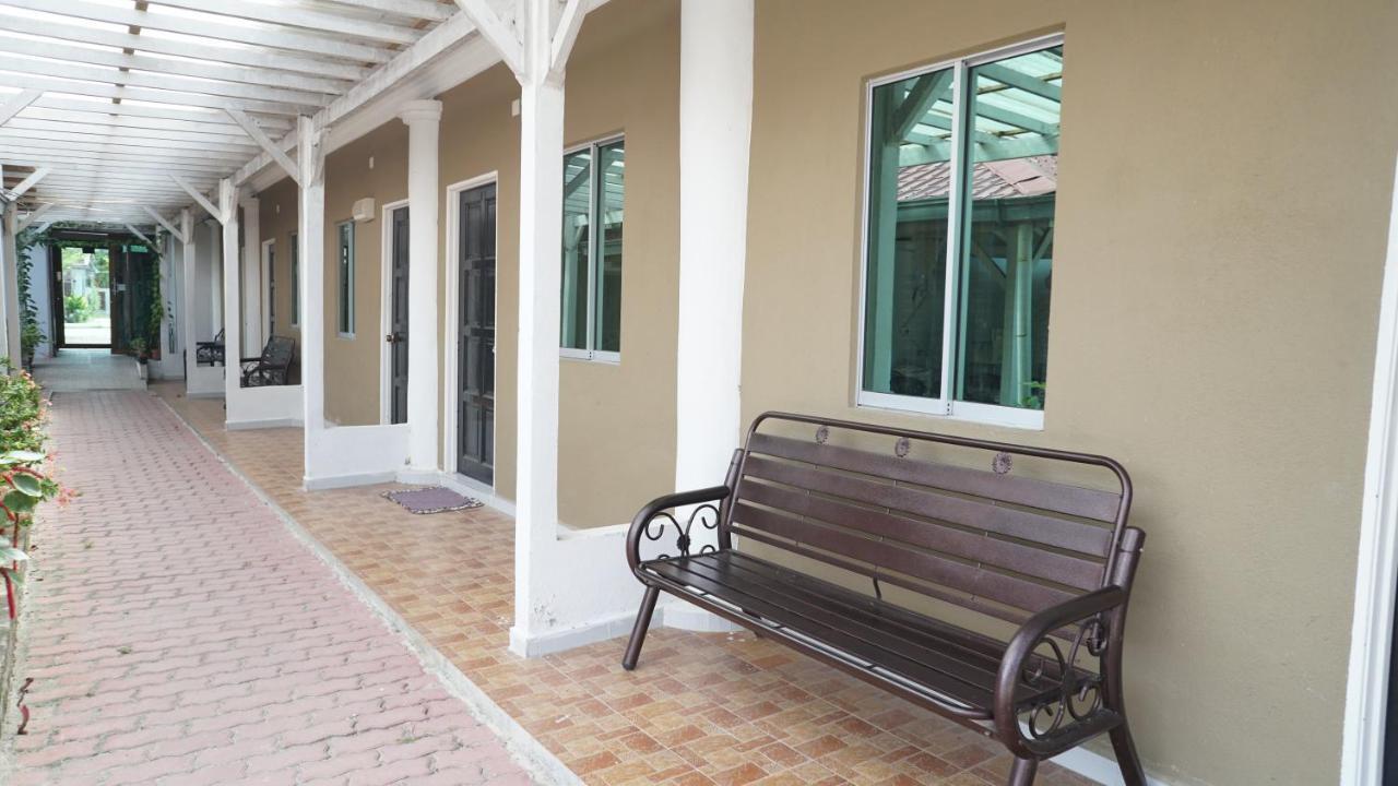 Pondok Muara Chalet Pantai Cenang  Exterior photo